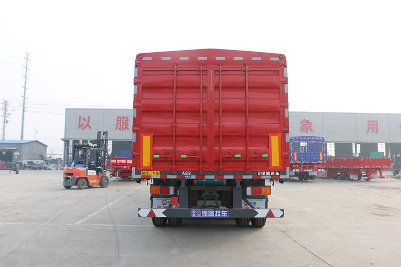 供應(yīng)新國(guó)標(biāo)倉(cāng)柵式半掛車 鑼響半掛車 超級(jí)盤剎 空氣懸架 廠家熱銷