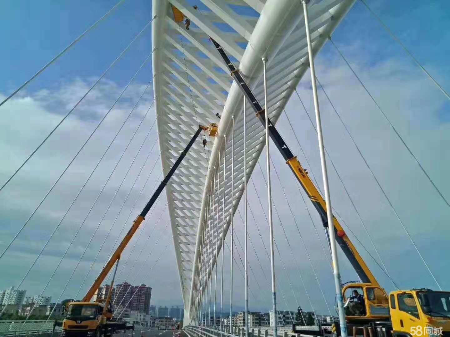 佛山高空車出租東莞高空作業(yè)車出租中山吊車出租服務(wù)