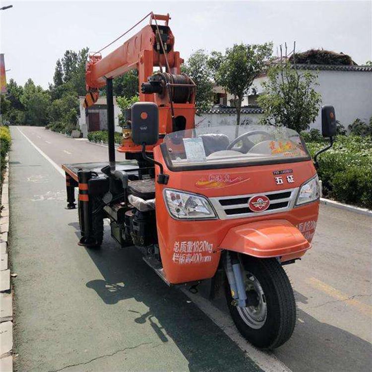 供應(yīng)三輪吊可定制小型汽車吊三輪自備吊原始圖片3