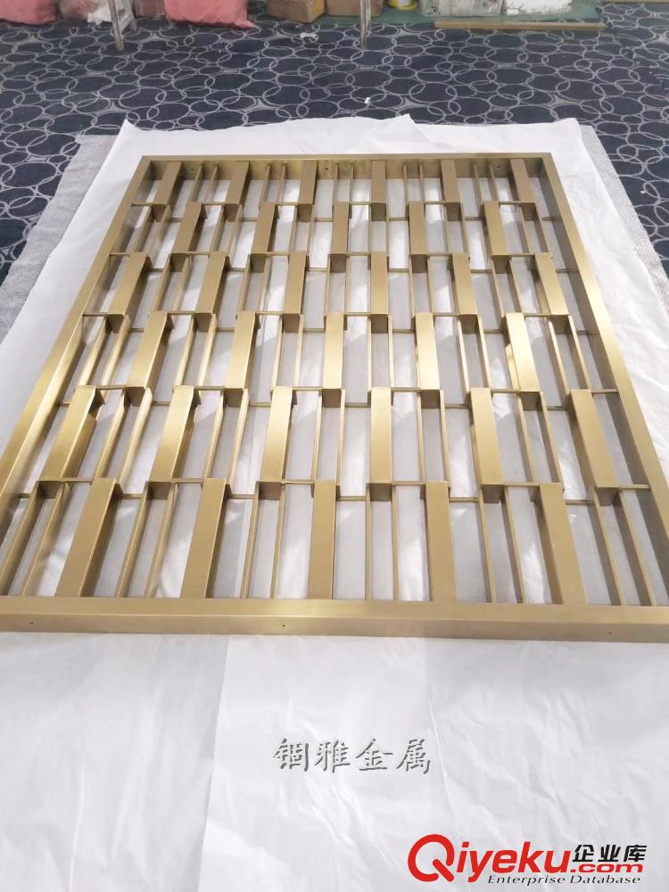 供應(yīng)錮雅無指紋拉絲仿古銅不銹鋼焊接花格屏風(fēng)