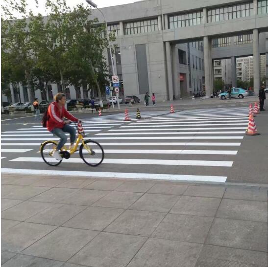 天津常溫劃線 學(xué)校劃線 交通路面畫線 黃色網(wǎng)格畫線 車位劃線原始圖片3