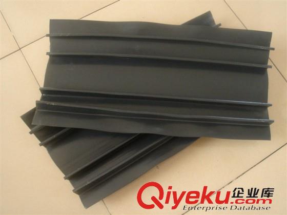 供應(yīng)PE鋼帶增強螺旋管設(shè)備_大口徑排污管生產(chǎn)線