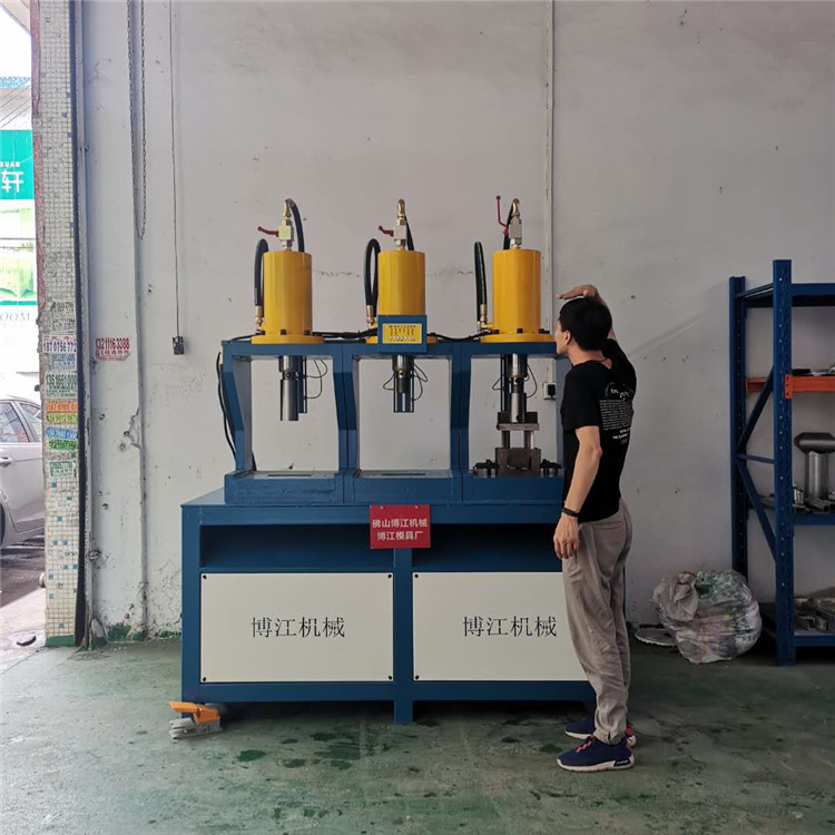 新型管材90度沖角機方管切45度一次成型切角機鐵藝框架一次成型機