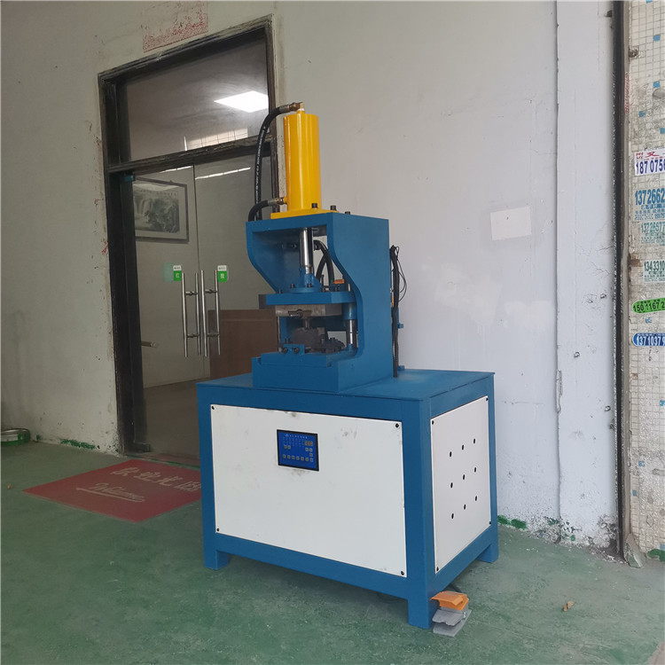 方管沖角機液壓不銹鋼方管45度沖角機90度一次成型切角機