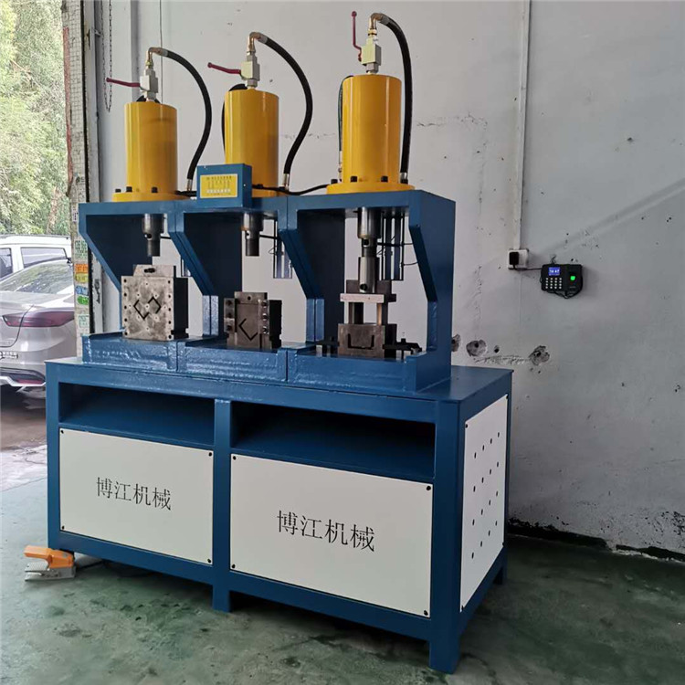 廠家i貨架支架方管鍍鋅管制造用90度角一次成型機(jī)90度角沖孔機(jī)原始圖片2