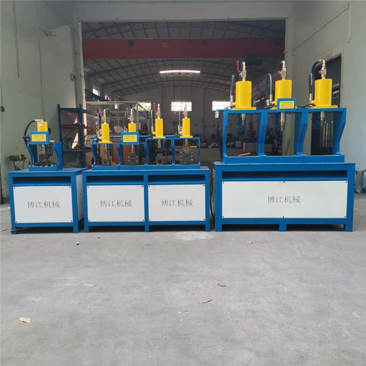 博江機械半自動沖孔機廣泛應(yīng)用于不銹鋼防盜網(wǎng)、樓梯扶手、護欄、貨架、各類鞋架、衣架、不銹鋼管（圓管、方管）、鋅鋼、彩鋼、鐵管、鋁合金等沖孔，護欄槍尖一次沖壓成型,圓管沖弧口一次成型。可根據(jù)客戶需求定做多個工位的沖床，整機自帶定位桿刻度尺，定位精準(zhǔn)，沖口平整，可任意調(diào)節(jié)對穿孔、單面孔，是護欄、貨架廠和做防盜網(wǎng)的好幫手