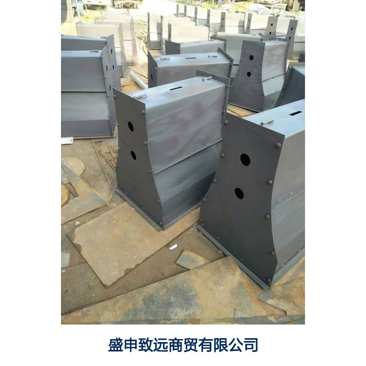 隔離墩鋼模具廠  水泥隔離墩鋼模具廠家  欄桿隔離帶模具 盛申致遠生產
